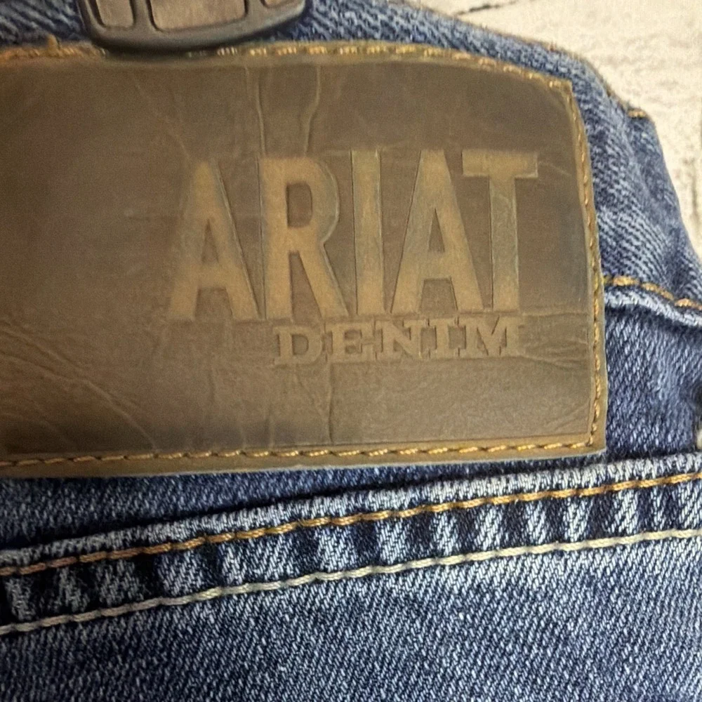 Ariat M8 Modern Slim Leg Mens Jeans 32x32 Medium Wash Blue Denim Stretch